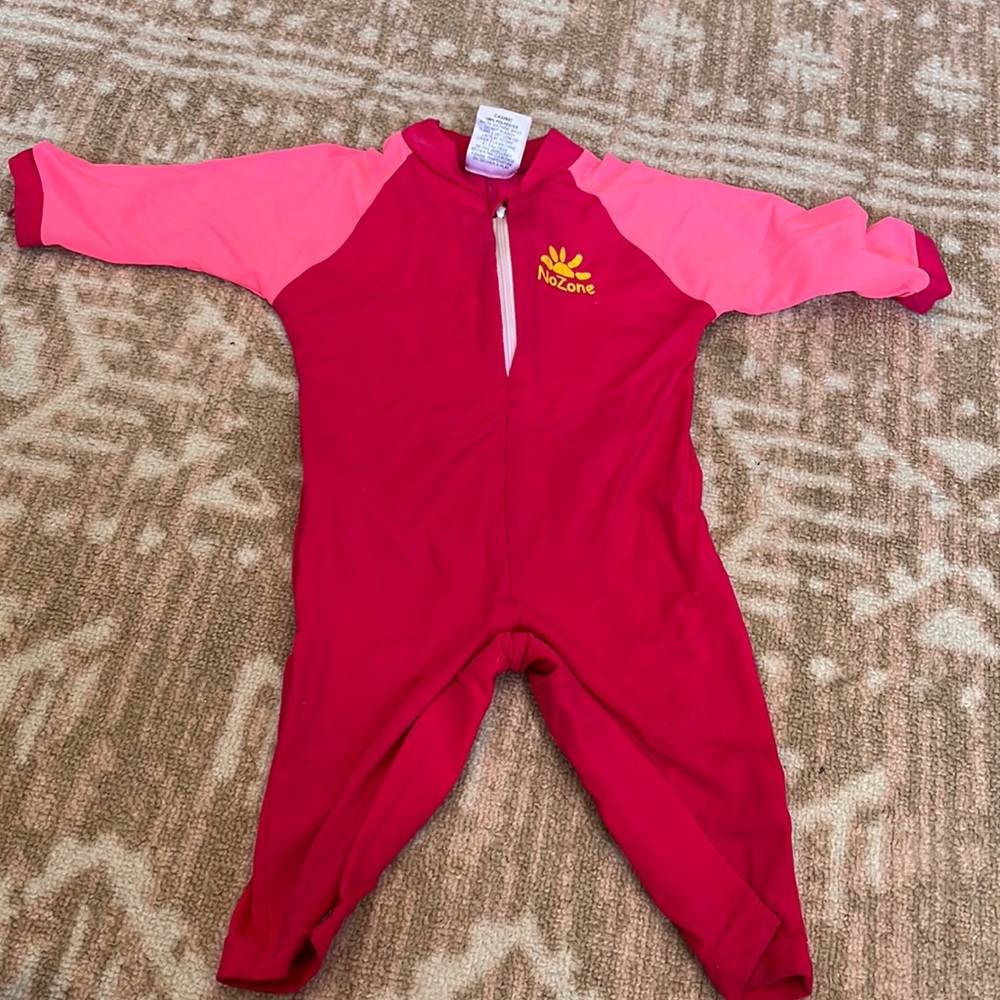 No zone rashguard Sun protective swim suit - Picture 1 of 6